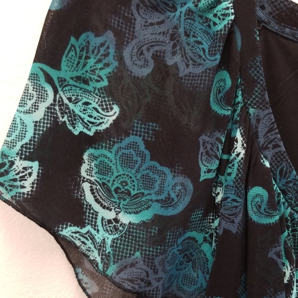 Bundle 3/$20 Gorgeous 0X EUC APT.9 top - Picture 3 of 5